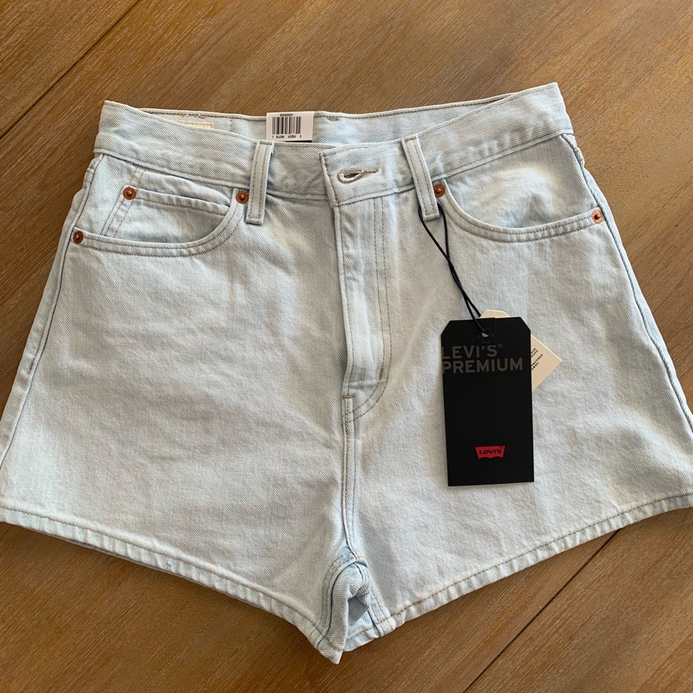 Premium Levi’s Light Wash High Rise Jean Shorts 💙